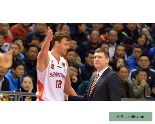 格雷戈里奇锋线头球威胁巨大带来攻防新格局